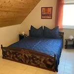 Eva Apartmanhaz *