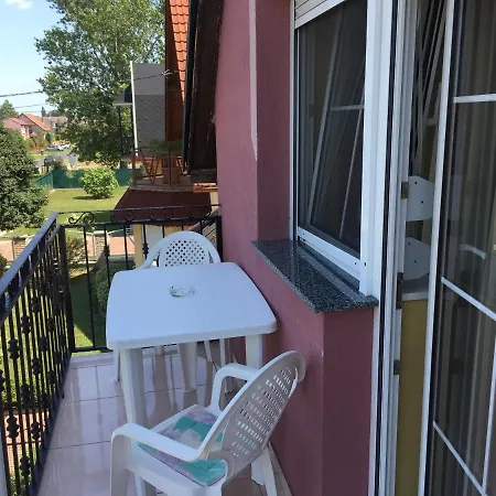 Eva Apartmanhaz *