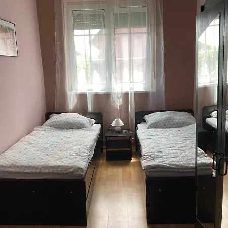 Eva Apartmanhaz * 발라톤엘