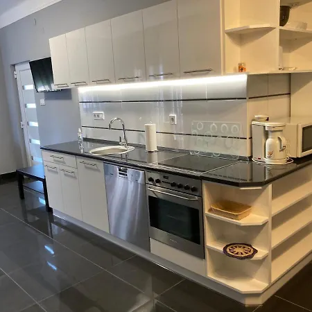 Eva Apartmanhaz * 발라톤엘
