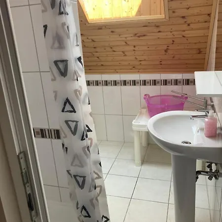 éva *