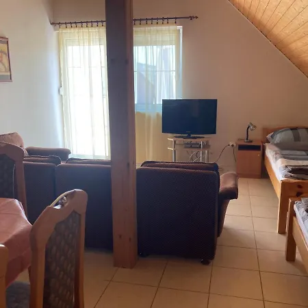 Eva Apartmanhaz * 발라톤엘