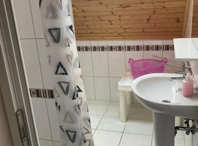 Eva Apartmanhaz *