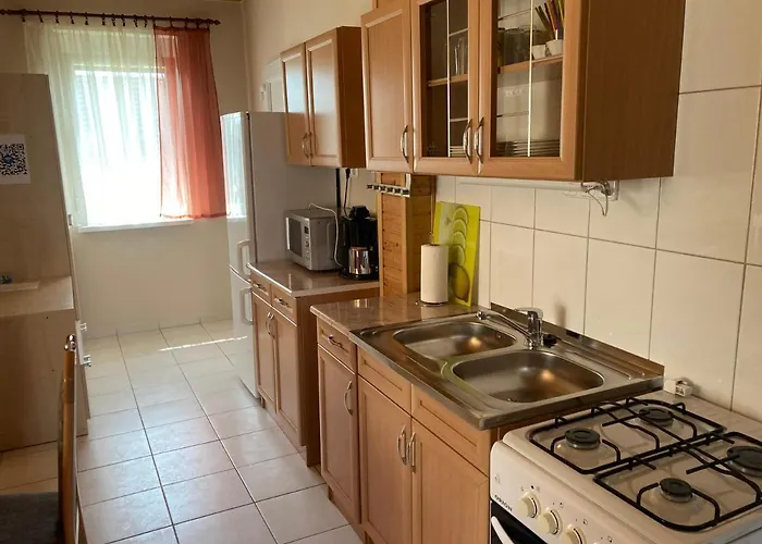 Eva Apartmanhaz *